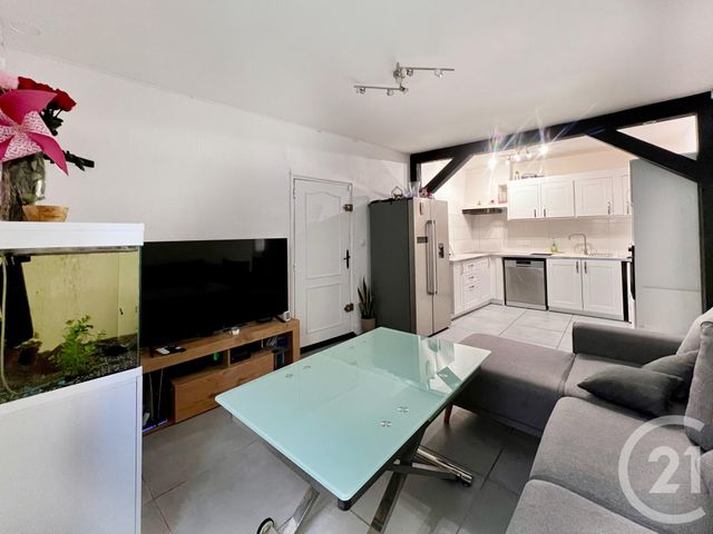 Appartement T3 à vendre - 3 pièces - 42.5 m2 - LE BEAUSSET - 83 - PROVENCE-ALPES-COTE-D-AZUR - Century 21 Immobilière Charlemagne